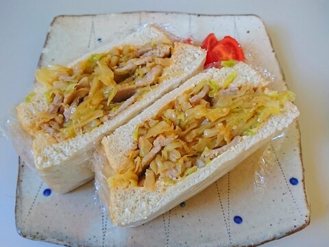 キャベツたっぷり!ソース炒めのちょいわんぱくサンド